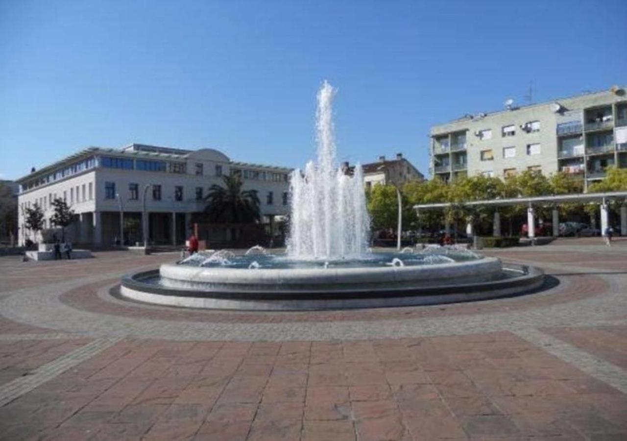 Center Lux Apartment Podgorica Luaran gambar