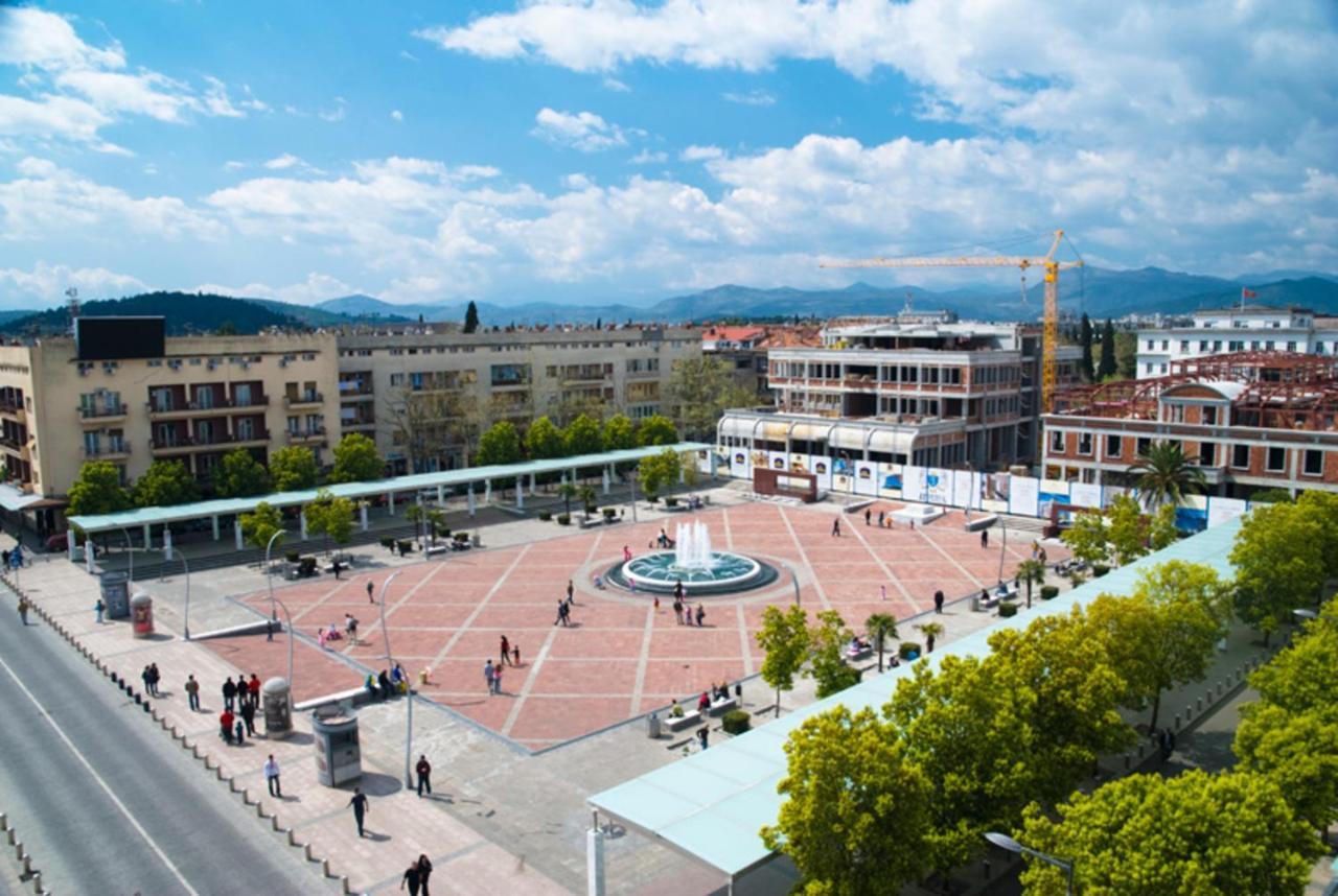 Center Lux Apartment Podgorica Luaran gambar